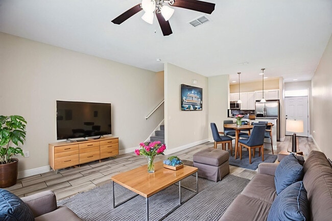 Building Photo - Champion Townhomes