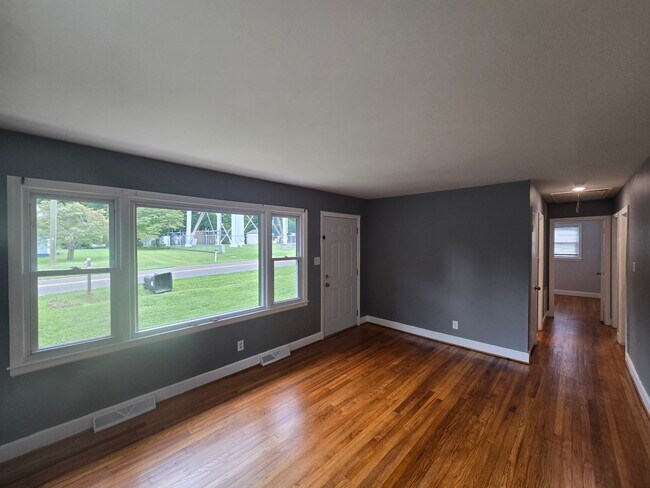 Foto del edificio - Charming Ranch with Fenced Yard in the Hea...