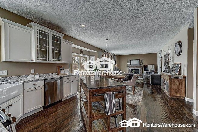 Foto del edificio - 8868 Whispering Oaks Trail