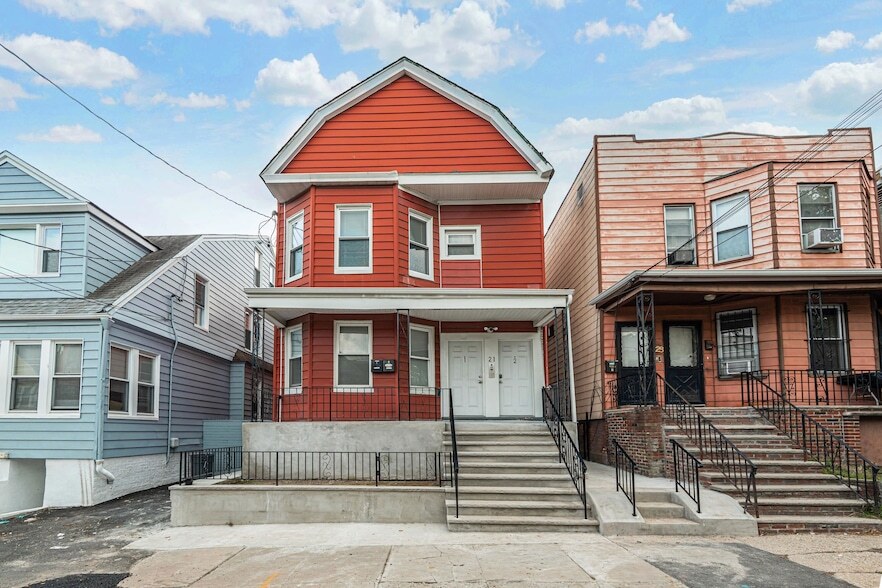 Primary Photo - 21 Dwight St