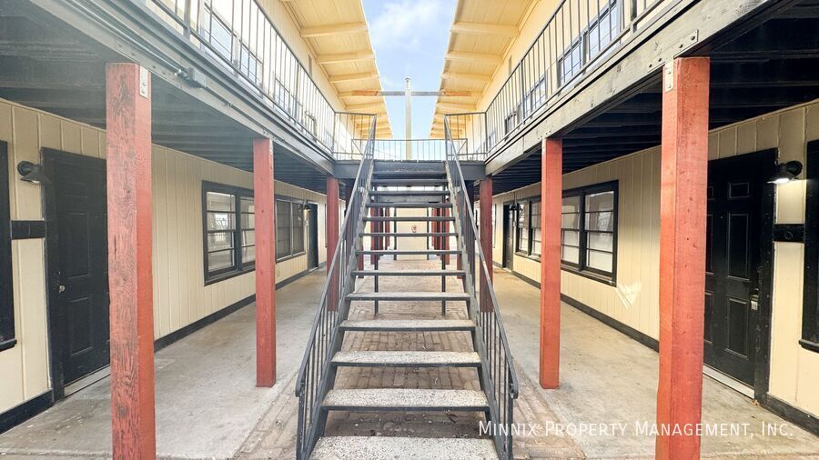 Building Photo - 5005 Ave W.