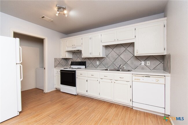 Building Photo - 4608 Bowles Dr