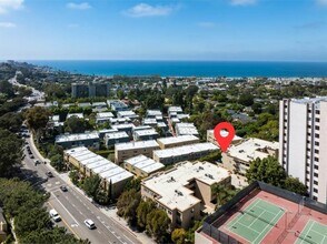 Building Photo - 2420 Torrey Pines Rd