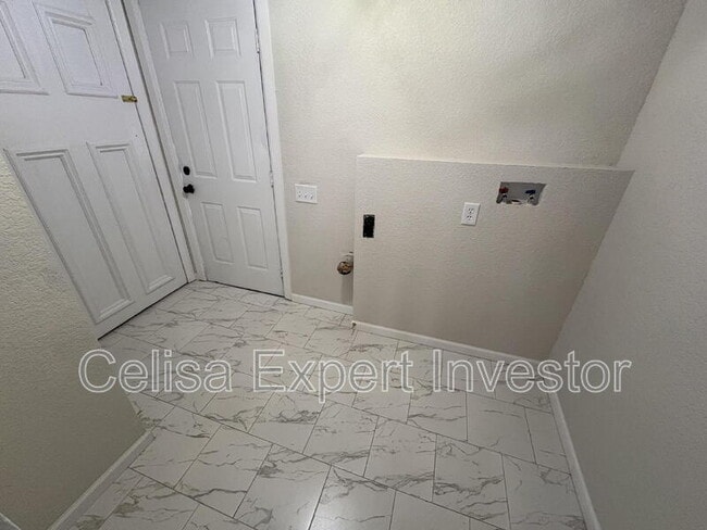 Foto del edificio - 2723 Bowser Ave