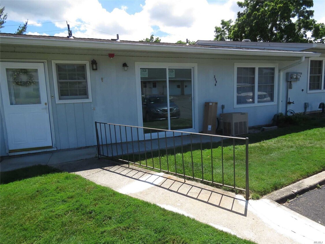 Primary Photo - 268 Berwick Ct