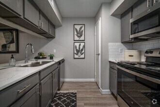 1BR, 1BA - 827SF - The Sutton Apartments