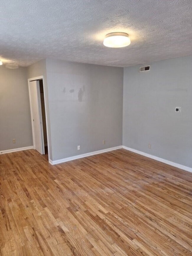 Foto del edificio - 836 Ridge Rd