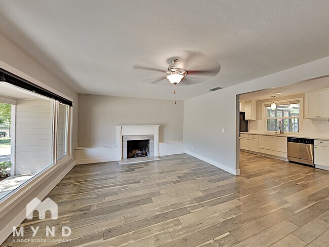 Foto del edificio - 2428 Drayton Dr