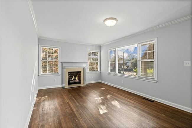 Building Photo - 449 10th St NW