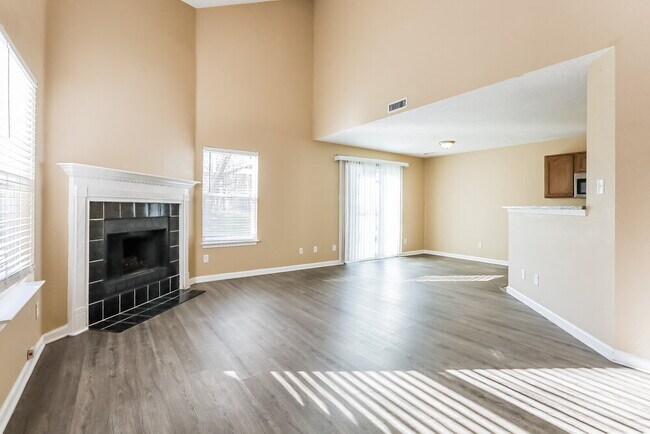 Foto del edificio - 5959 Redcliff S Ln