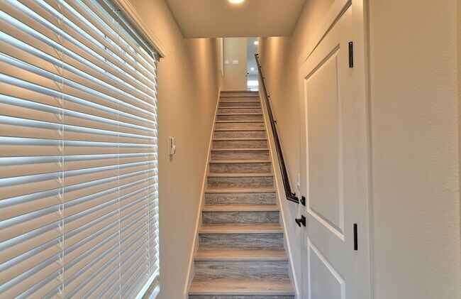 Building Photo - Brand New Luxury Townhomes