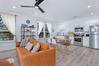 Building Photo - 2076 Dry Creek