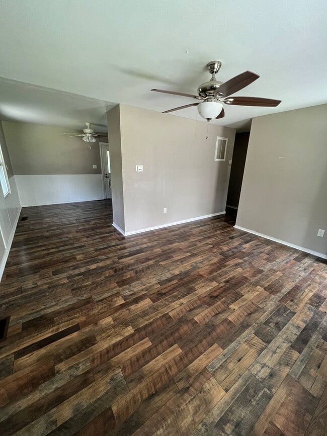 Building Photo - Charming Single Family in Dayton!