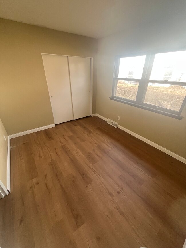 Building Photo - 431 27th St