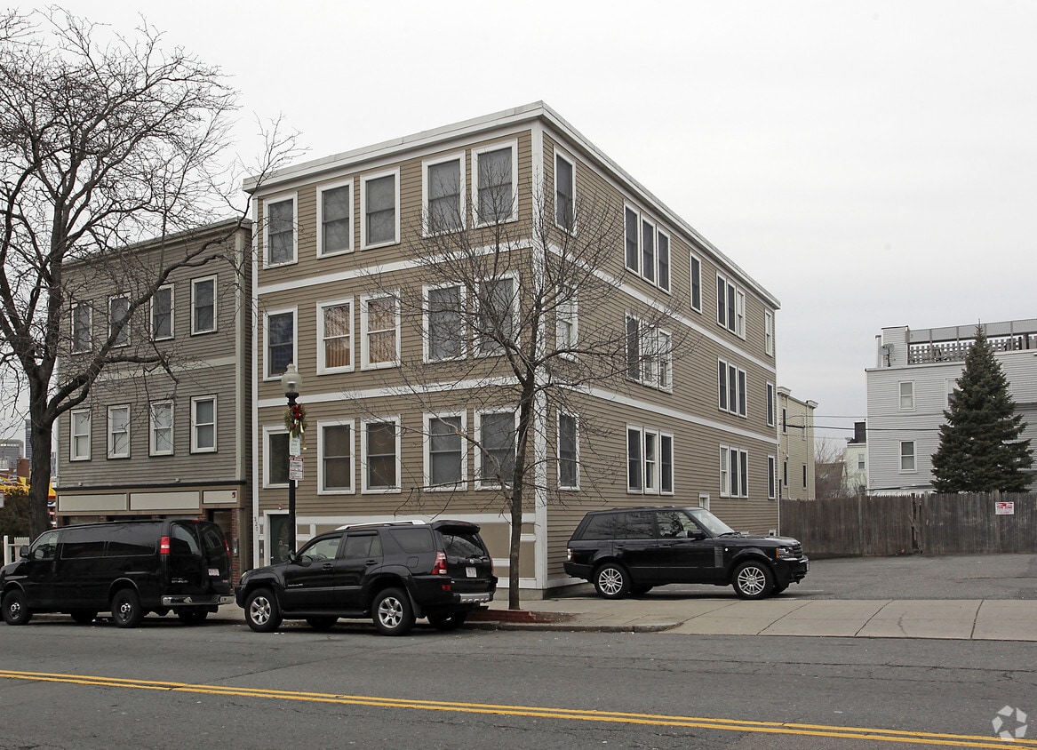 Primary Photo - 320 W Broadway