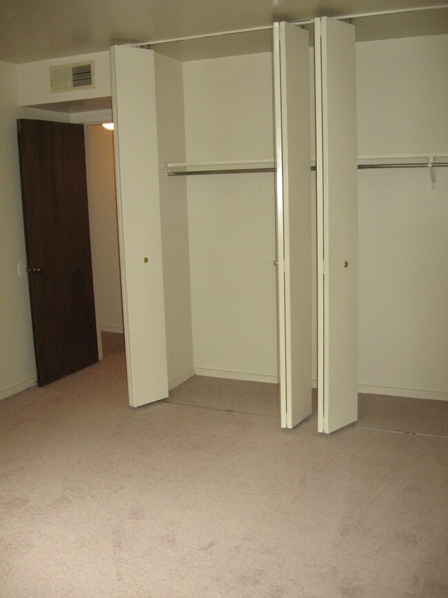 Building Photo - Pebble Creek