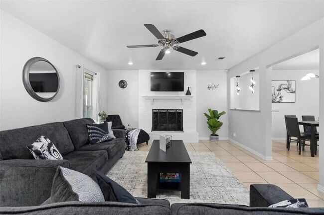 Building Photo - 6509 Sunstrip Dr