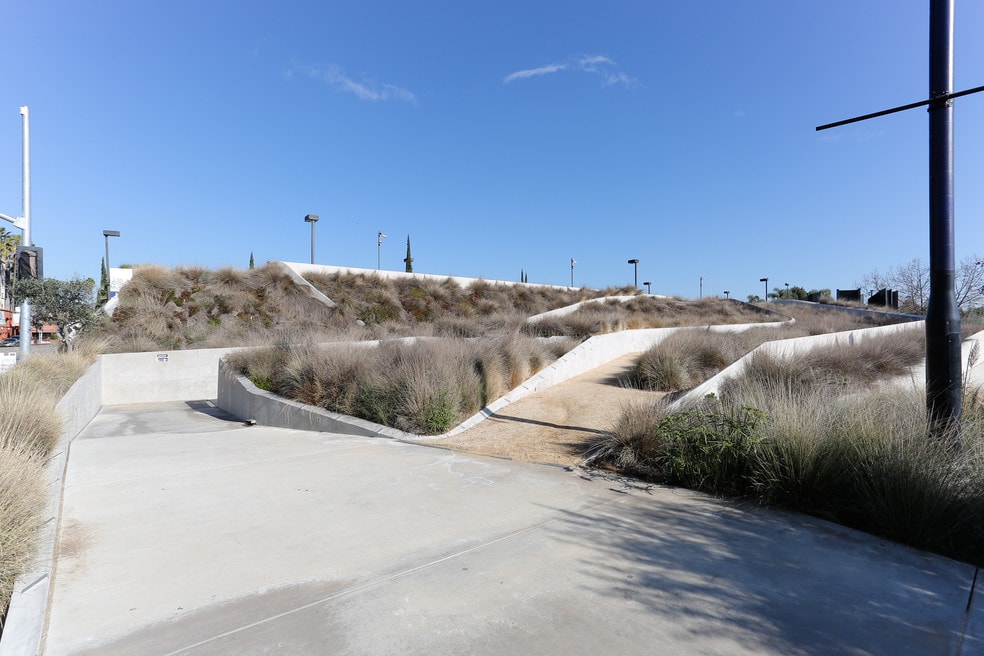 Is Melrose a Good Place To Live in Los Angeles? Neighborhood Guide by