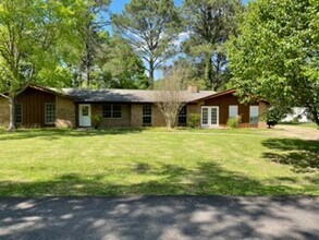 Building Photo - 2044 Small Dr