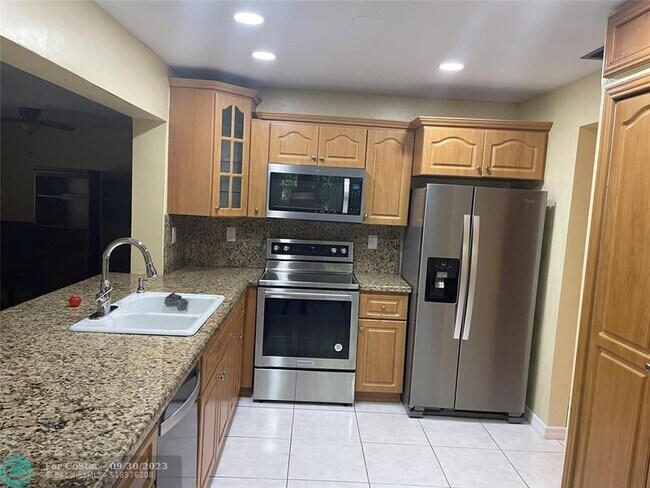 Building Photo - 4998 SW 8th Ct