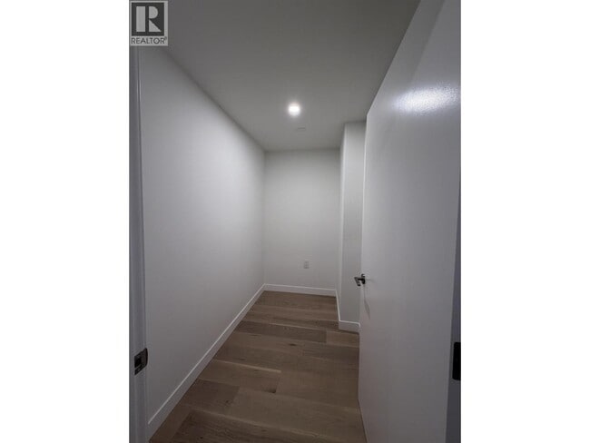 Building Photo - 5212 Cambie St.