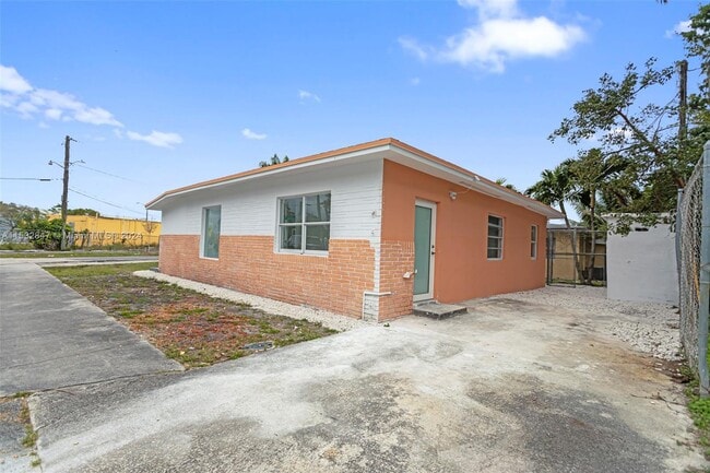 Building Photo - 988 NW 10th St