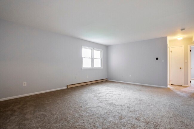 Living Room - 1499 N East St