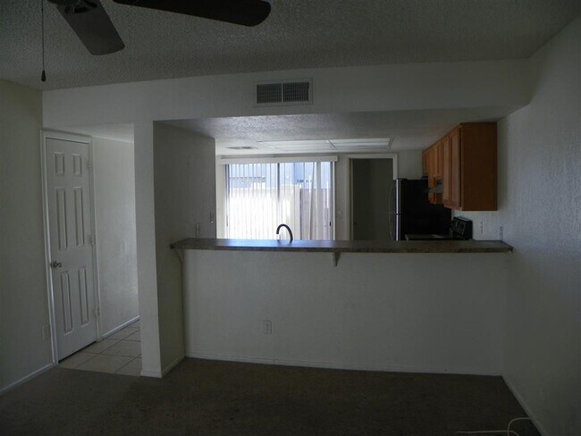 Foto del edificio - 3 Bedroom Townhome - Small Private Patio- ...