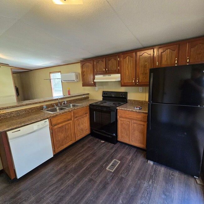 Building Photo - City Charm and Country Livin' 2/1 Mobile H...
