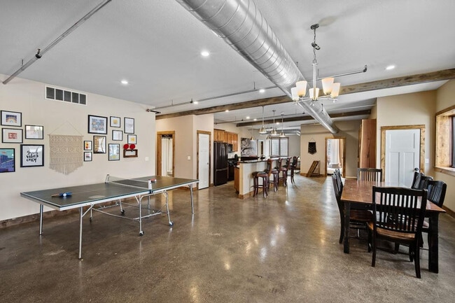 Foto del edificio - 301 E Walnut St