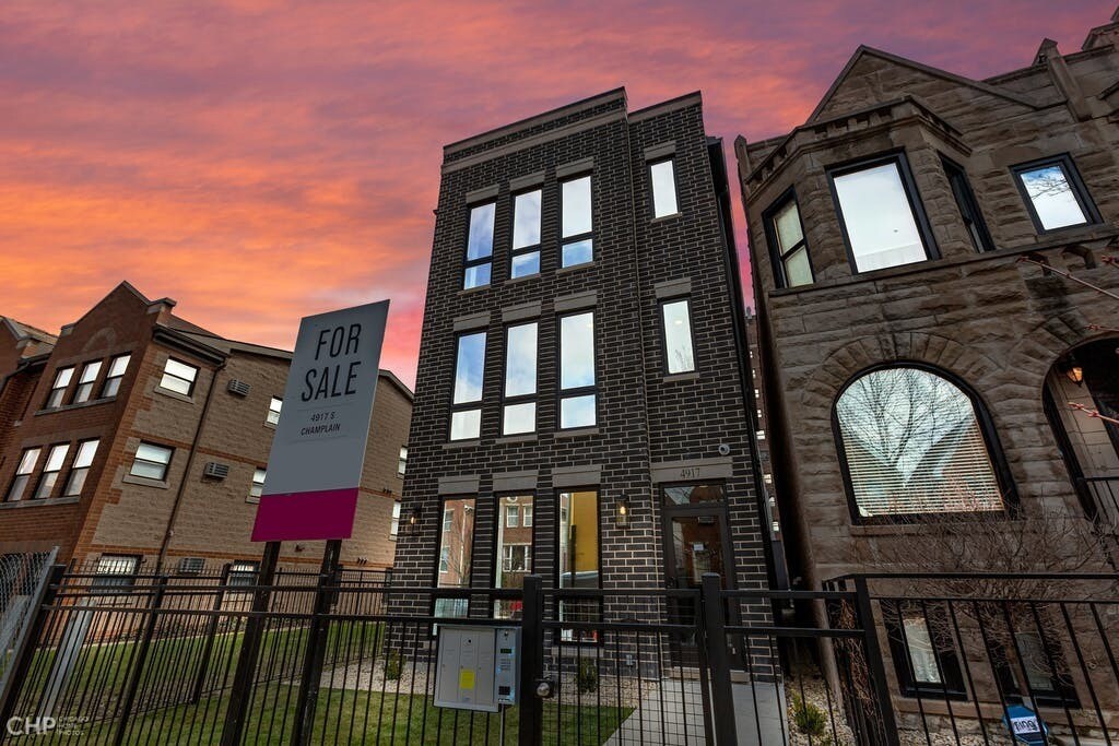 Foto principal - 4902 S St Lawrence Ave