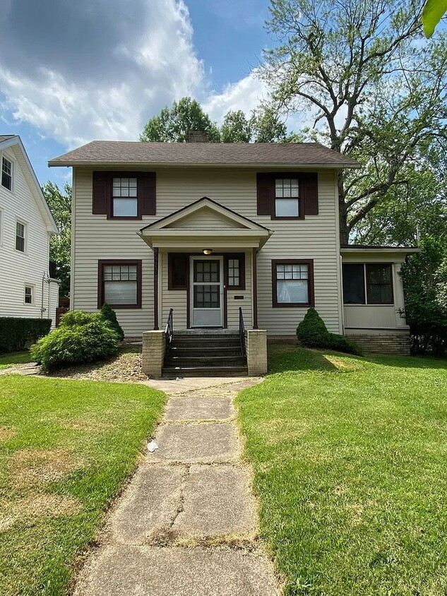 Primary Photo - Charming 3 Bedroom Colonial