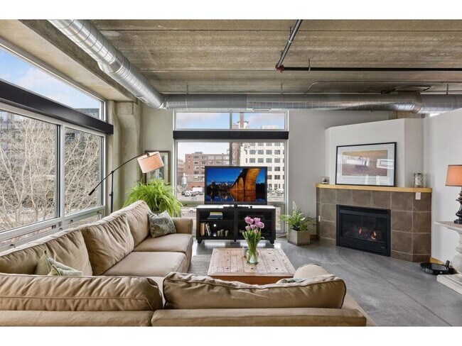Building Photo - 710 N 4th St