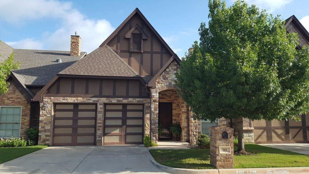 Primary Photo - 223 Wood St