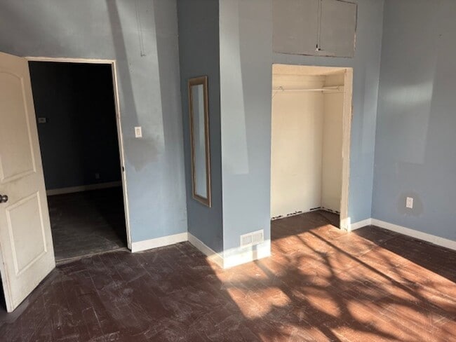 Building Photo - 854 E Washington St