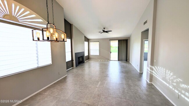 Foto del edificio - 64528 E Wind Ridge Cir