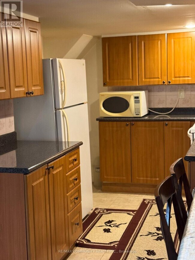 Building Photo - 88 Grayson Crescent