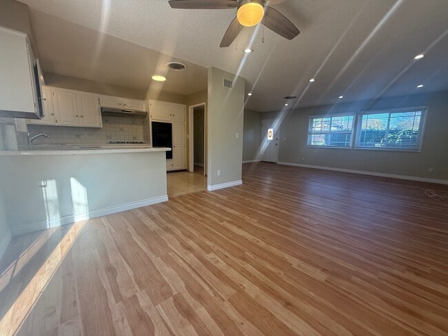 Building Photo - 16416 Rayen St