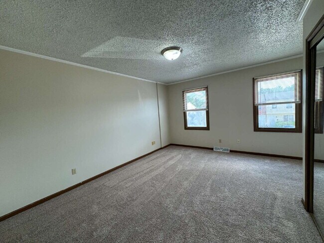 Foto del edificio - Love Grows — Spacious 2-Story Townhome