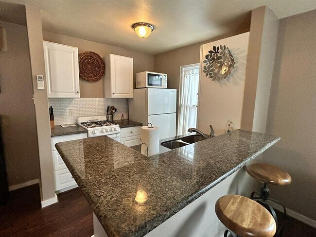 Foto del edificio - 2348 Dryden Rd