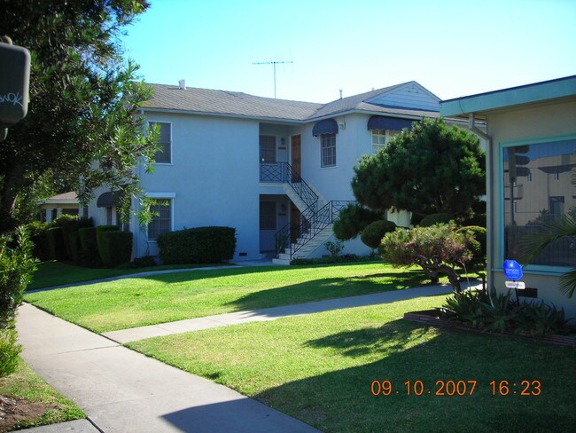 Foto del edificio - 7045-7049 S La Cienega Blvd