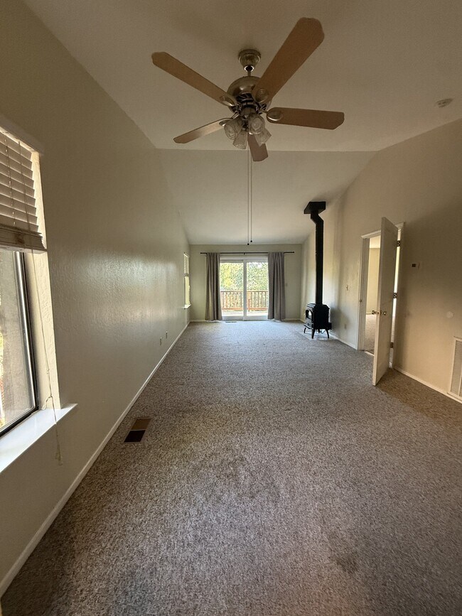 Building Photo - 488 Dogwood Dr