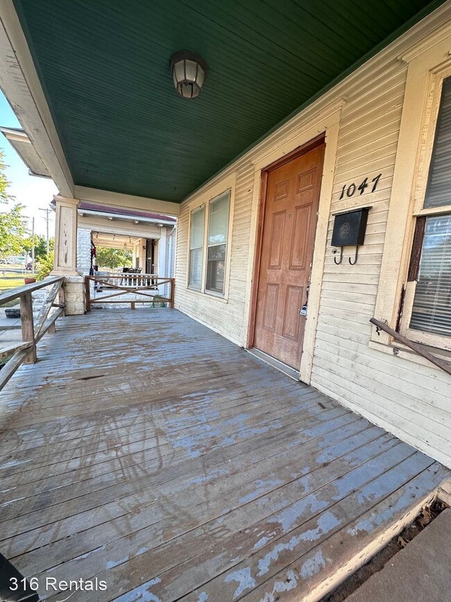 Building Photo - 2 br, 1 bath House - 1047 N Waco Ave
