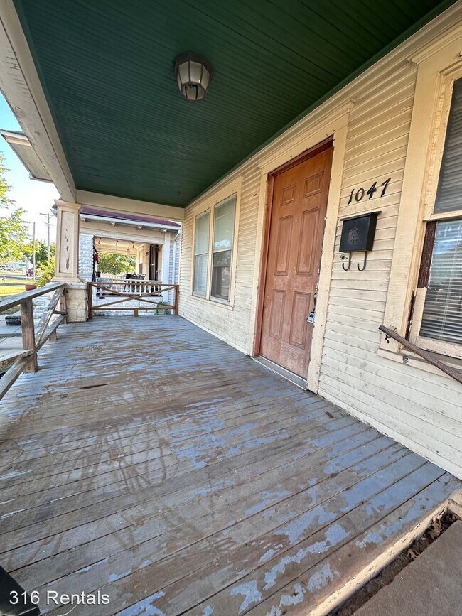 Foto del edificio - 2 br, 1 bath House - 1047 N Waco Ave