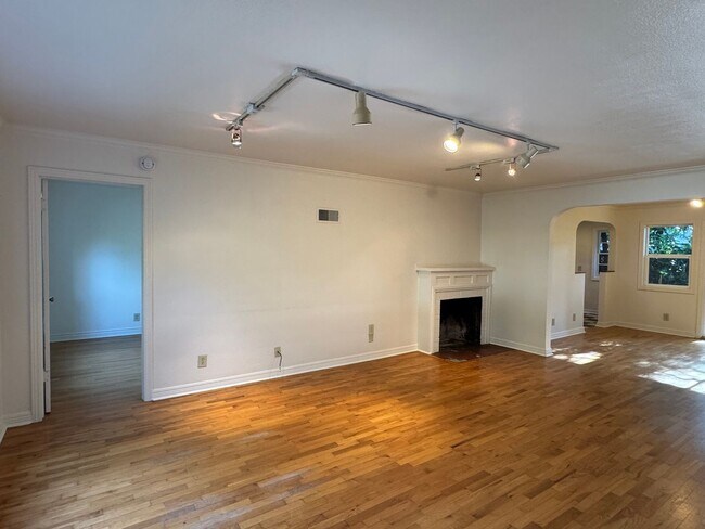 Foto del edificio - 3 Bedroom House in Southwest Eugene
