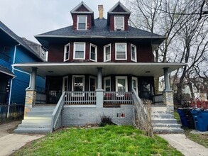 Building Photo - 576 E 110th St