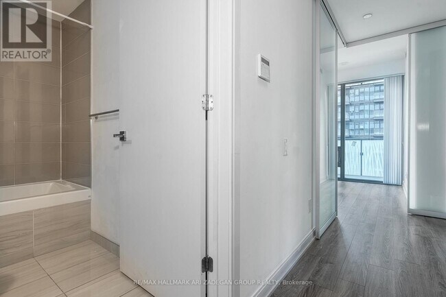 Building Photo - 50A Charles St E