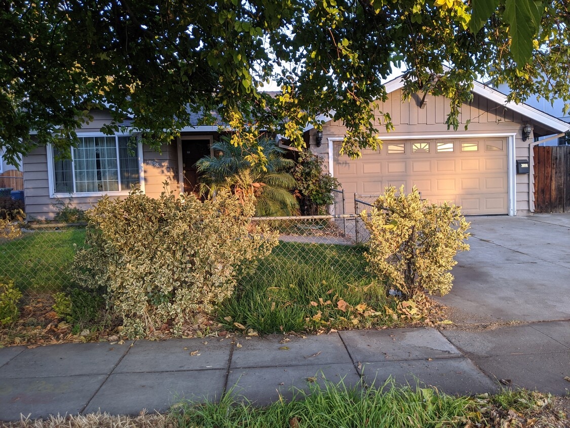 Primary Photo - 3098 Union Ave