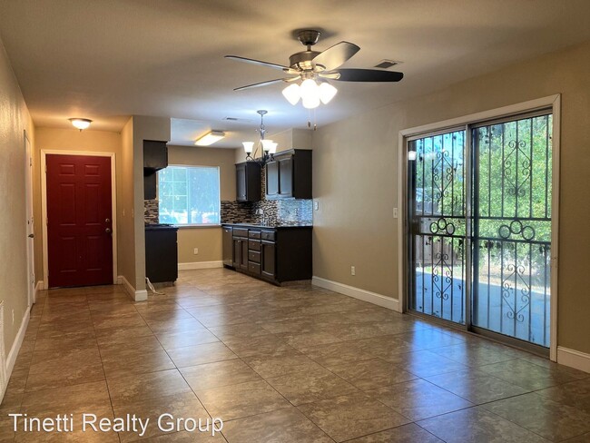 Foto del edificio - 3 br, 2 bath House - 425 W. 6th St.