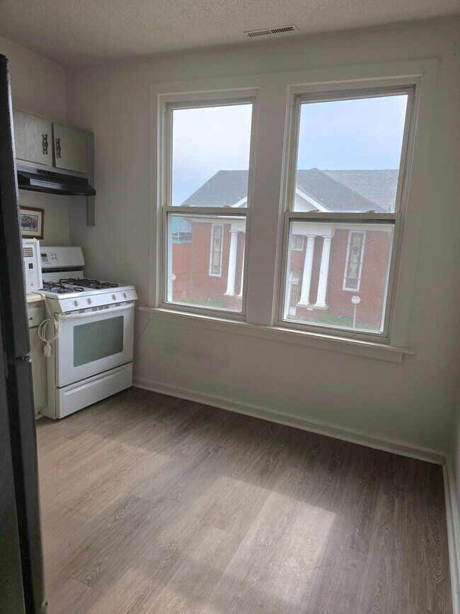 Foto del edificio - 301 E Lorena Ave